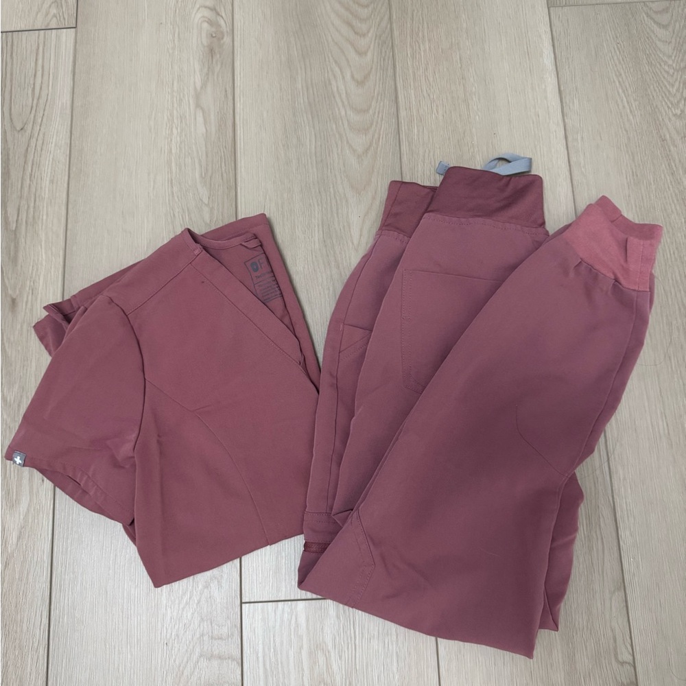 Figs Women Mauve Scrub Set